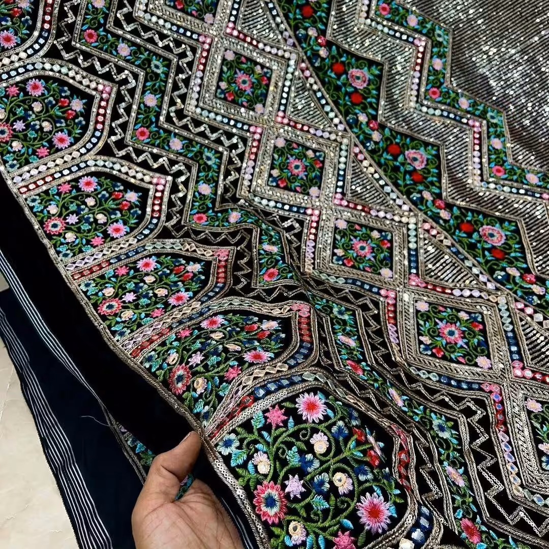 پارچه مخمل هندی سوزن دوزی شده طرح گنبدی