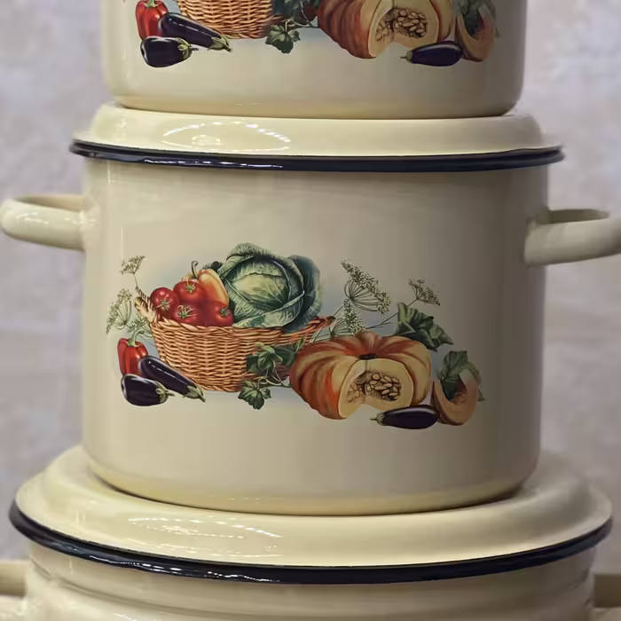 قابلمه 4 و نیم لیتر قطر دهانه 22 سانت، ساخت روسیه 