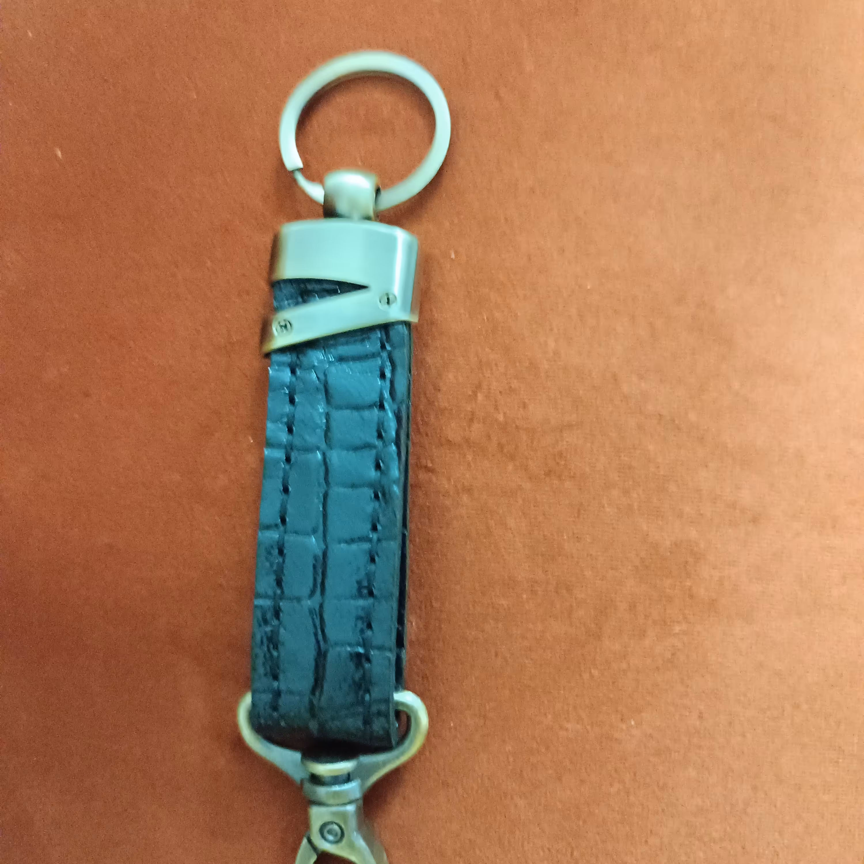 جاسوییچی چرم گاوی  تمام دست دوز با یراق آلات خارجی