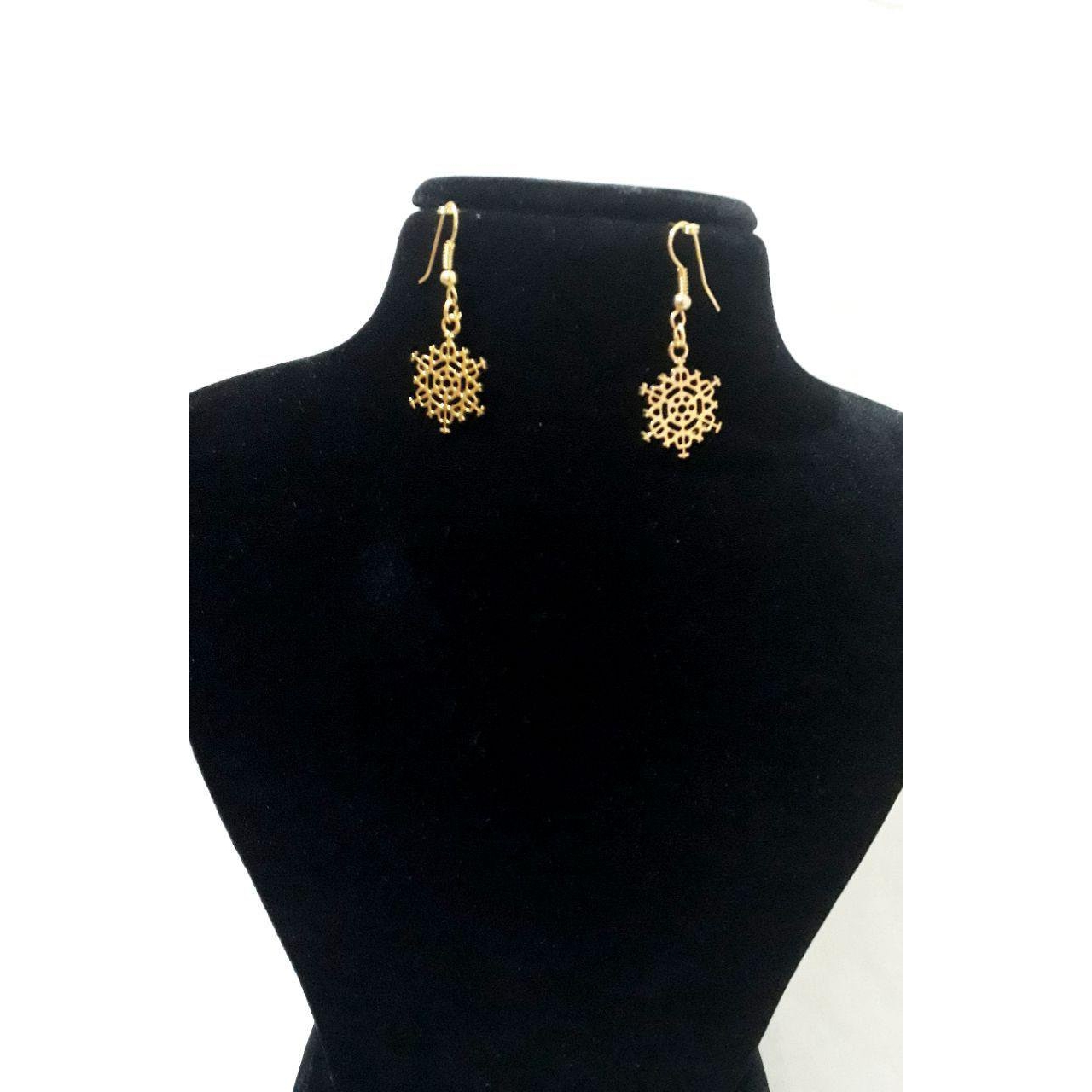 گوشواره آویزی طرح دانه برف