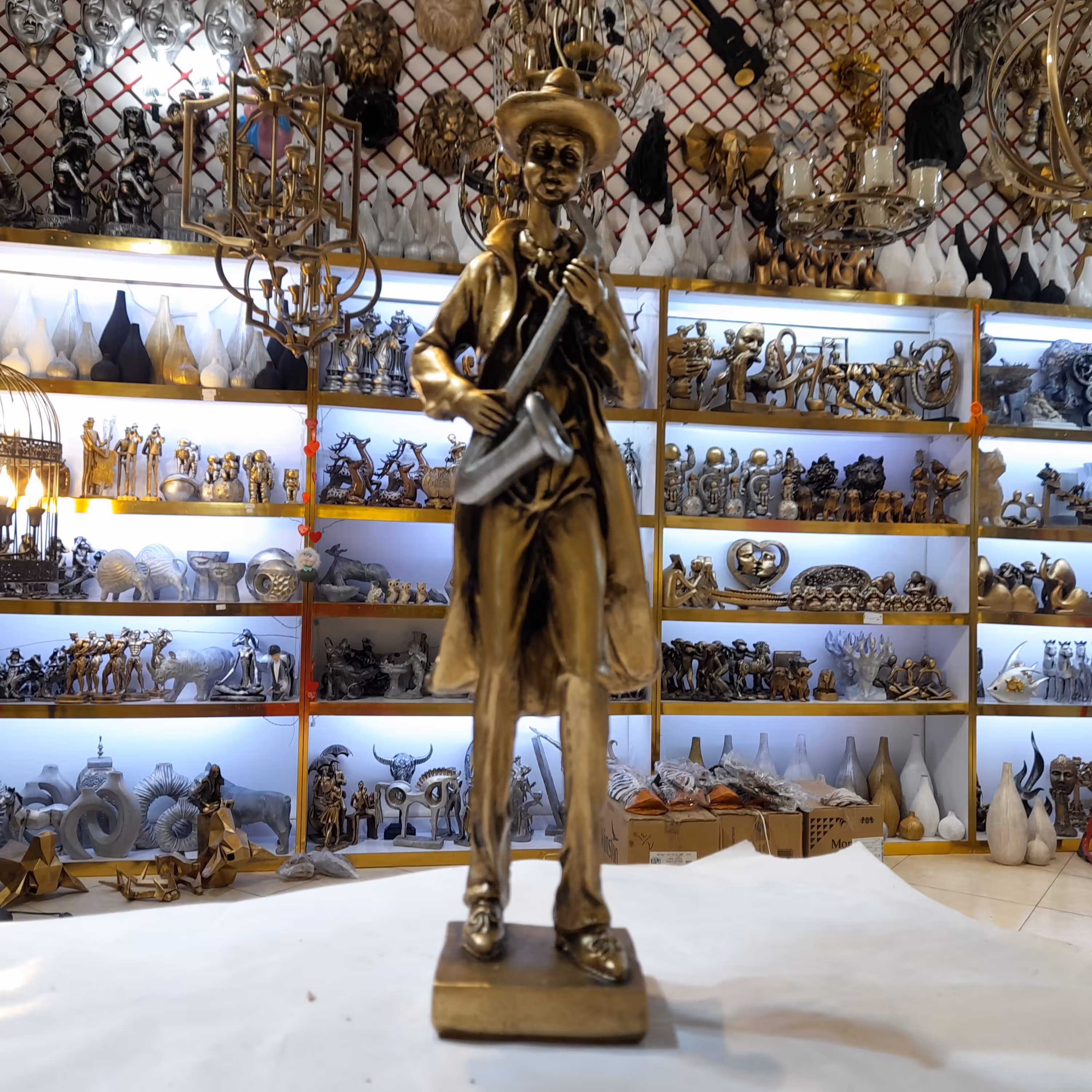 مجسمه نوازنده پلی استری کد 02 ، مجسمه نوازنده ایتالیایی کد 02 ، مجسمه موسیقی 