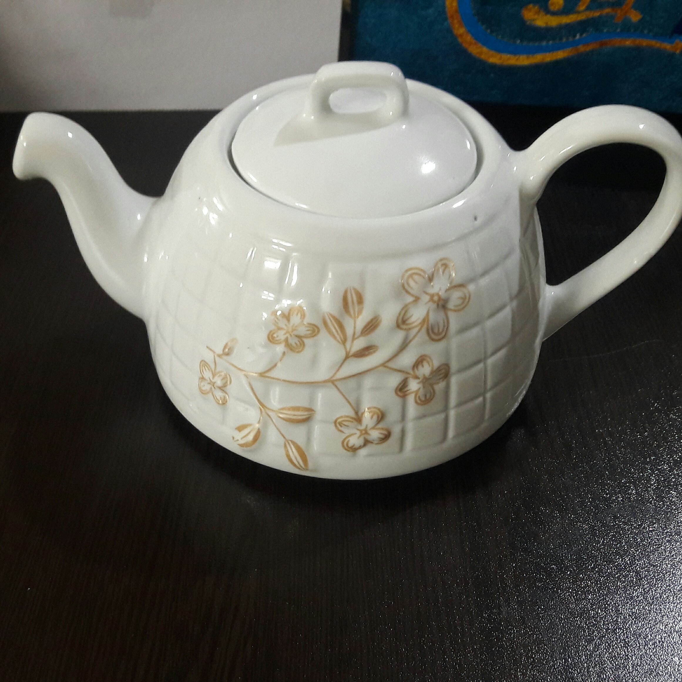 قوری سفید طرحدار با ارسال رایگان