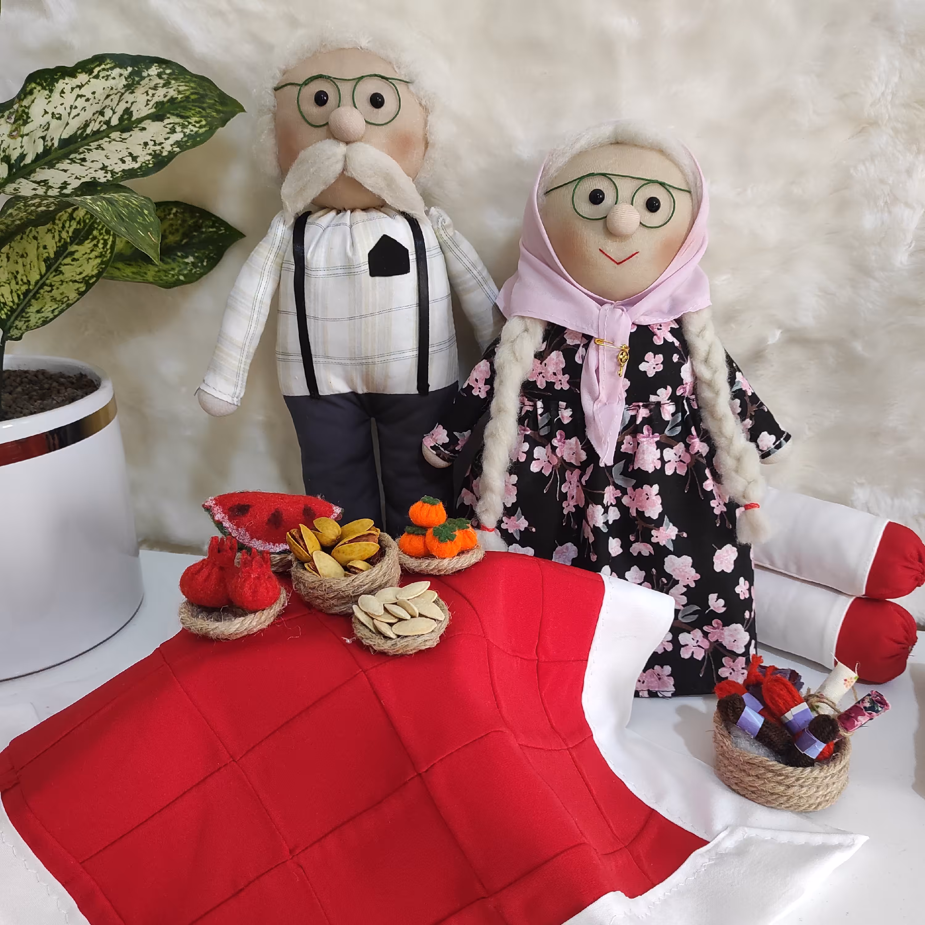 عروسک سنتی یلدا،عروسک ننه جون و اقا جون با لحاف کرسی،پیر زن و پیر مرد سنتی با کرسی