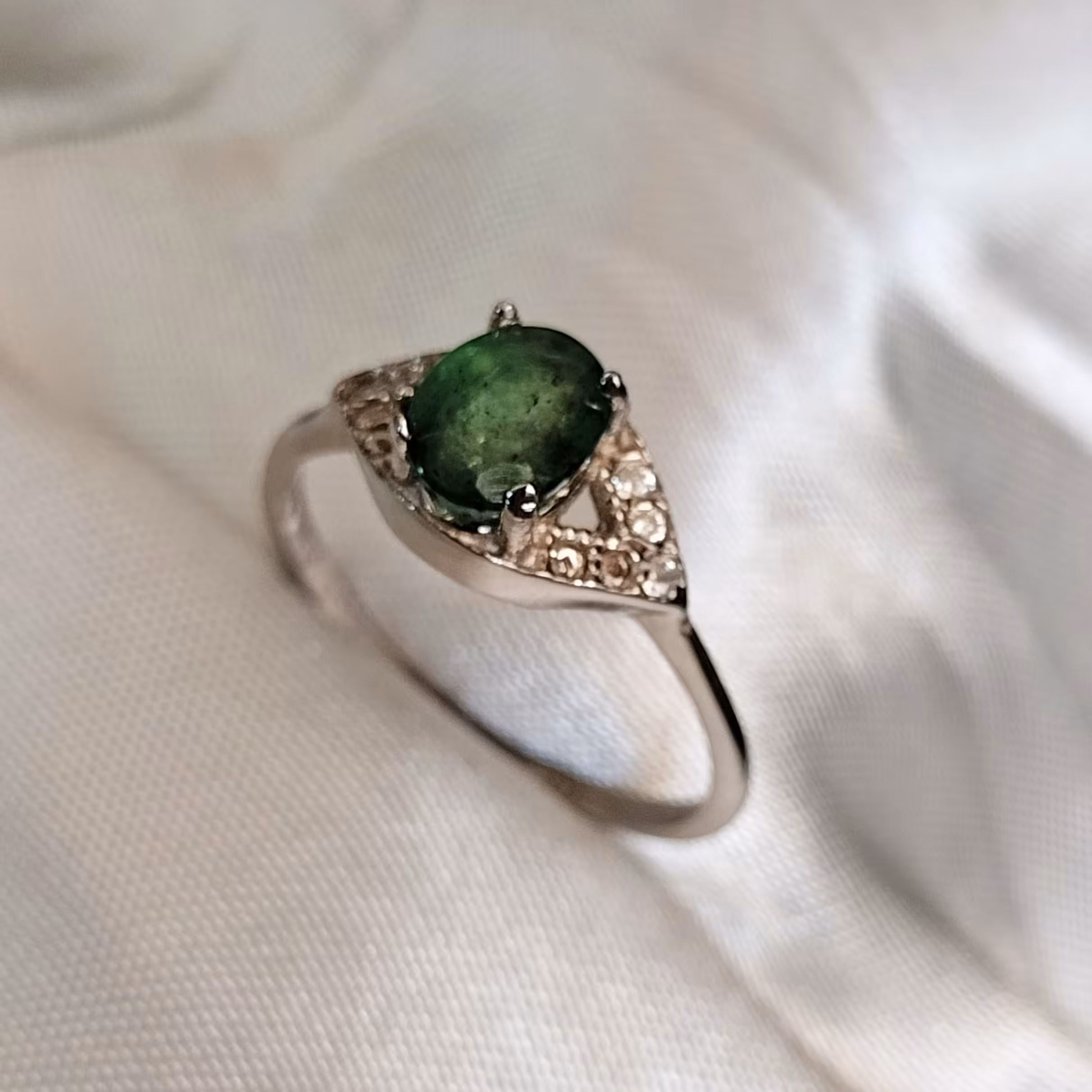 انگشتر نقره دخترانه نگین زمرد اصل عیار 925 روکش طلا