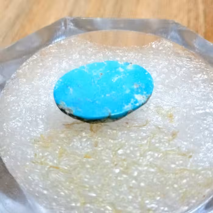 فیروزه اصل نیشابوری خوش رنگ  و خوش طبع 