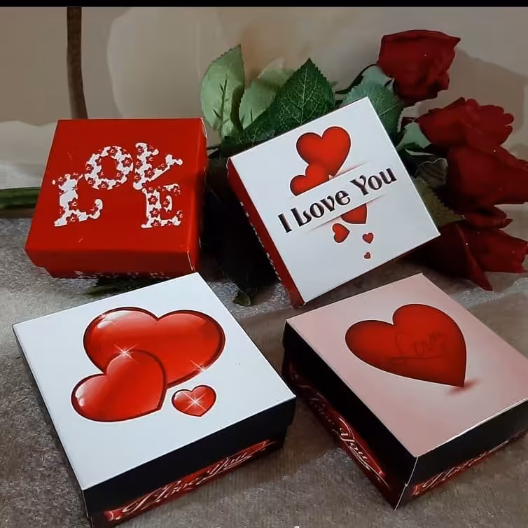 جعبه کادویی نیم ست والنگویی مقوایی لاو ابعاد6×6