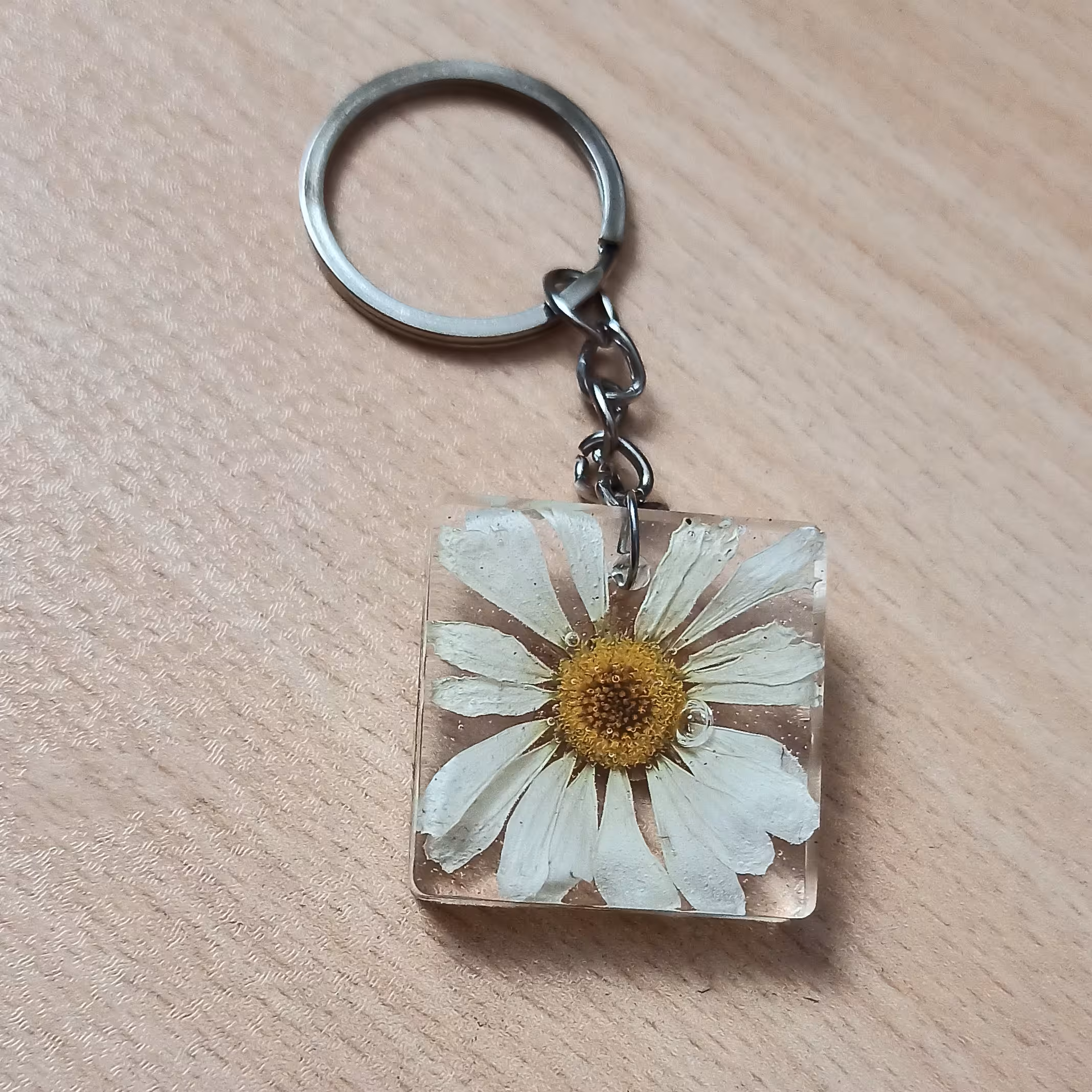 جاسوئیچی رزینی مربع گل زیبای بابونه  برای شما دوستان خوش سلیقه