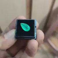 نگین زمرد کلمبیا مدل اشکی صد در صد اصلی 