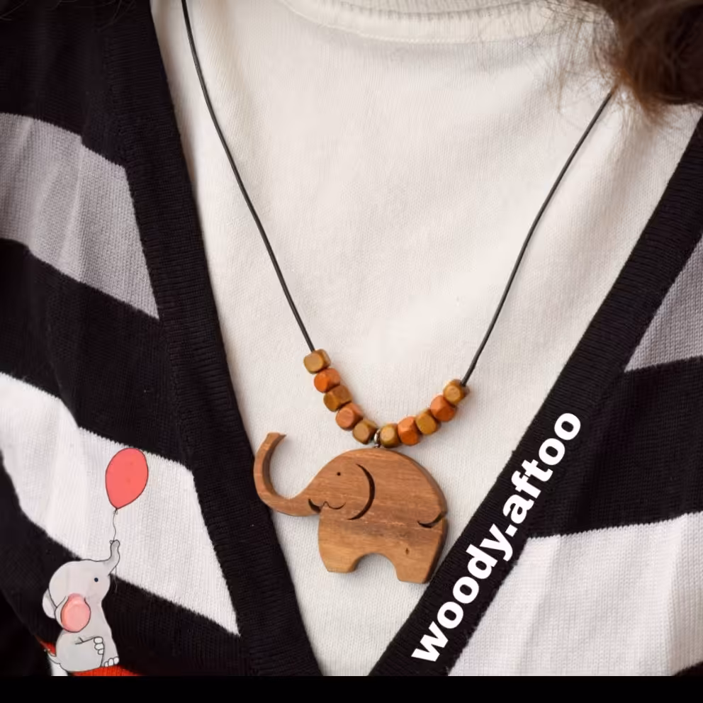 گردنبند چوبی فیل خوشحال