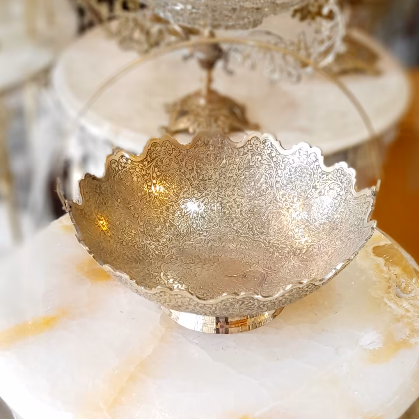 ظرف دسته دار برنز هندی طرح طاووس 