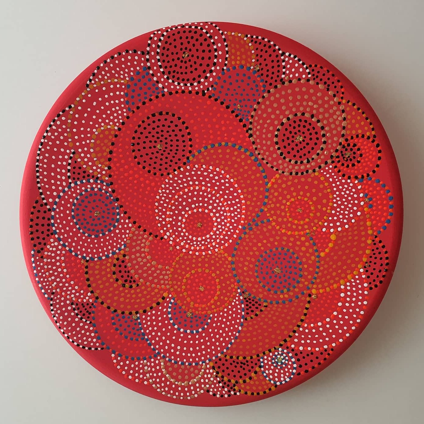 بشقاب سفالی ( کهکشان 1 ) نقطه کوبی شده
ابعاد : 20*20 cm 
وزن : 500 گرم 
رنگ : قرمز 
دکوری ؛ تزئینی