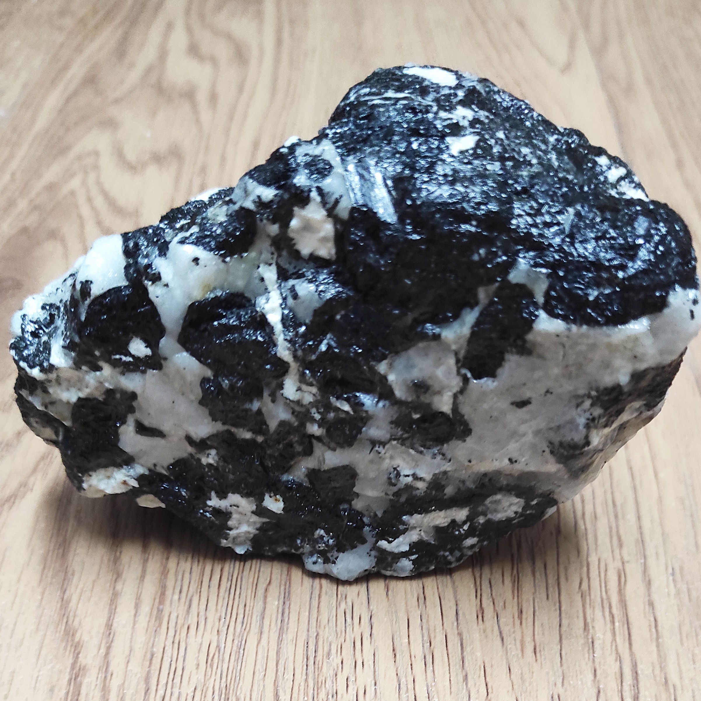 سنگ راف تورمالین سیاه کد T88201