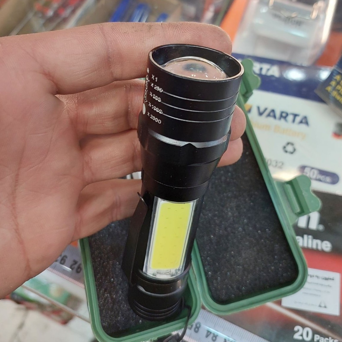 چراغ قوه پلیسی با قابلیت زوم و و چراغ پهلو پرقدرت و قوی شارژی