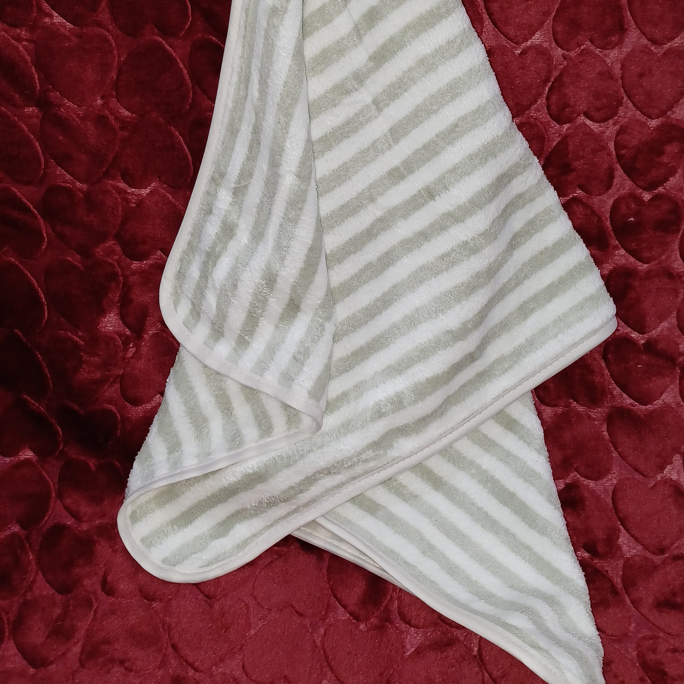 حوله دست و صورت راه راه ریز