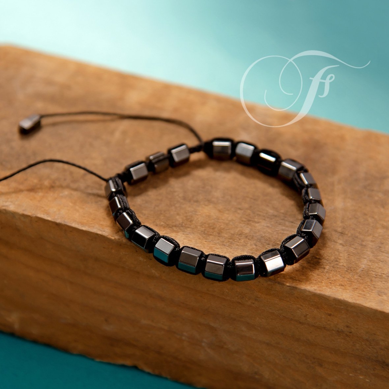 دستبند طرح هندسی