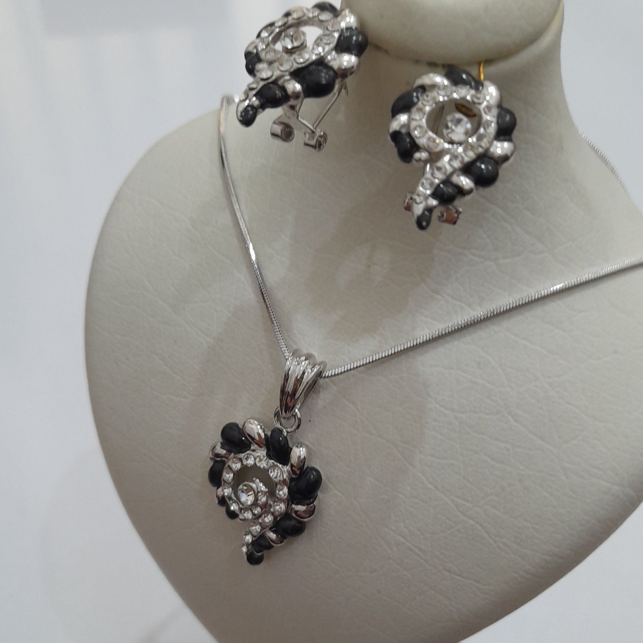 نیم ست تیتانیوم مشکی نقره ای