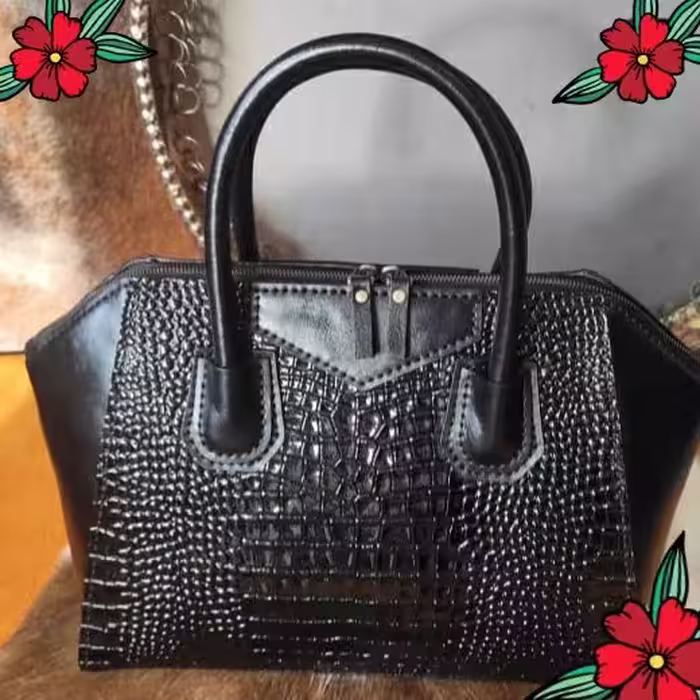 کیف دستی زنانه  دست دوزچرم طبیعی گاوی در ابعاد24*35