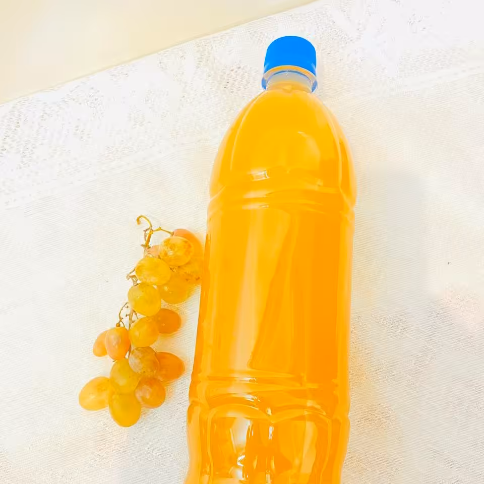 سرکه انگور طبیعی وخانگی ،تهیه شده به روش خانگی ،کاملا تمیز وبهداشتی ،در ظروف یک لیتری