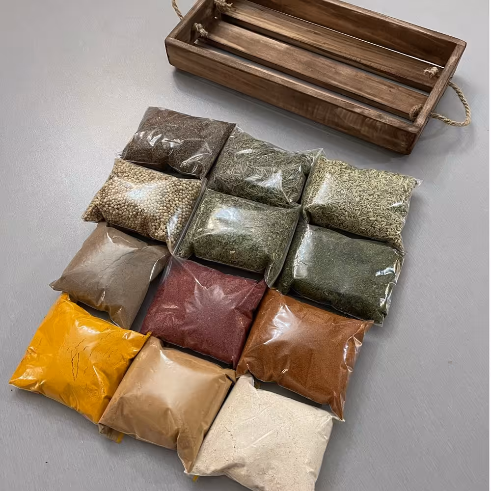 پک 12 عددی ادویه جات کاربردی به همراه جعبه چوبی