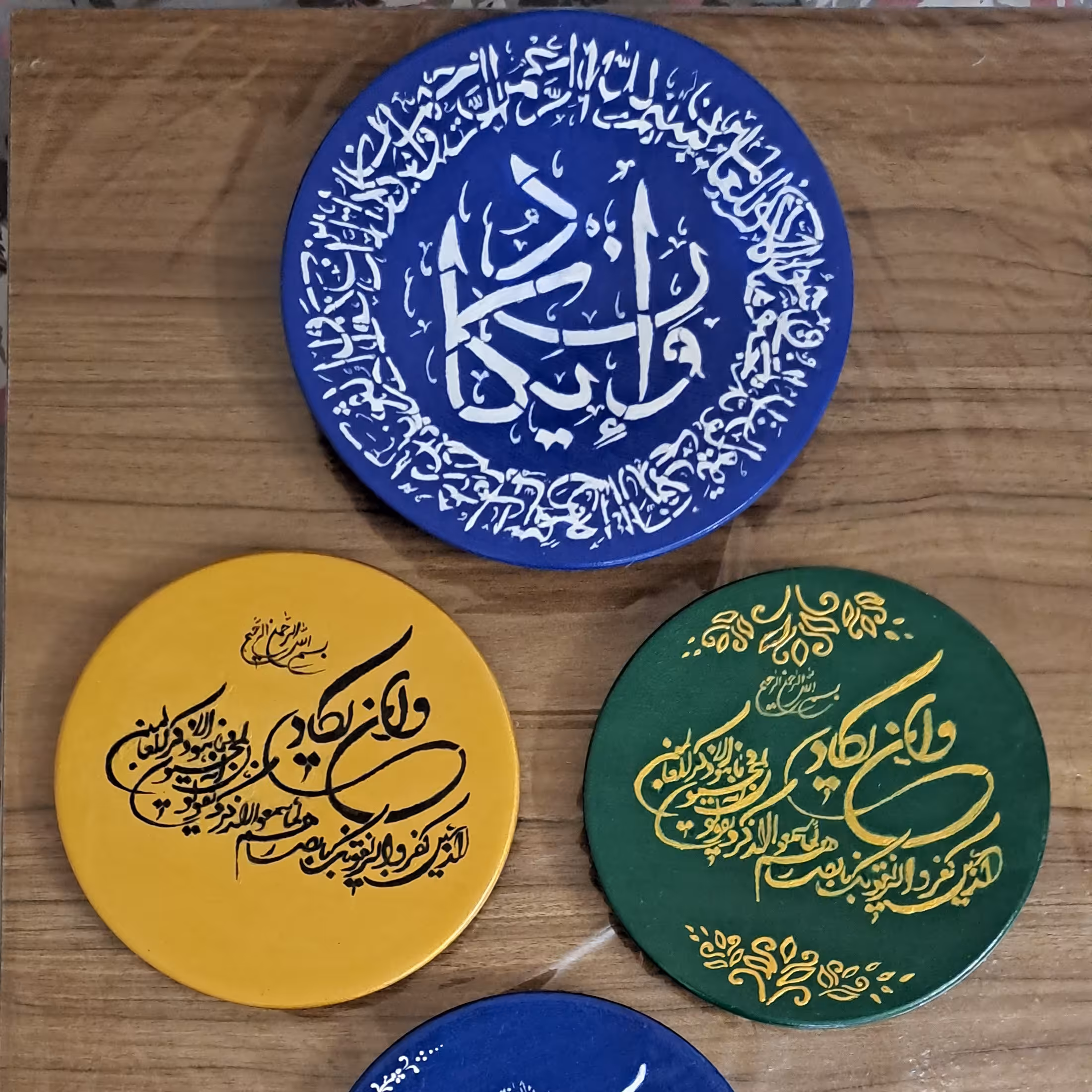 بشقاب دیواری و ان یکاد 
