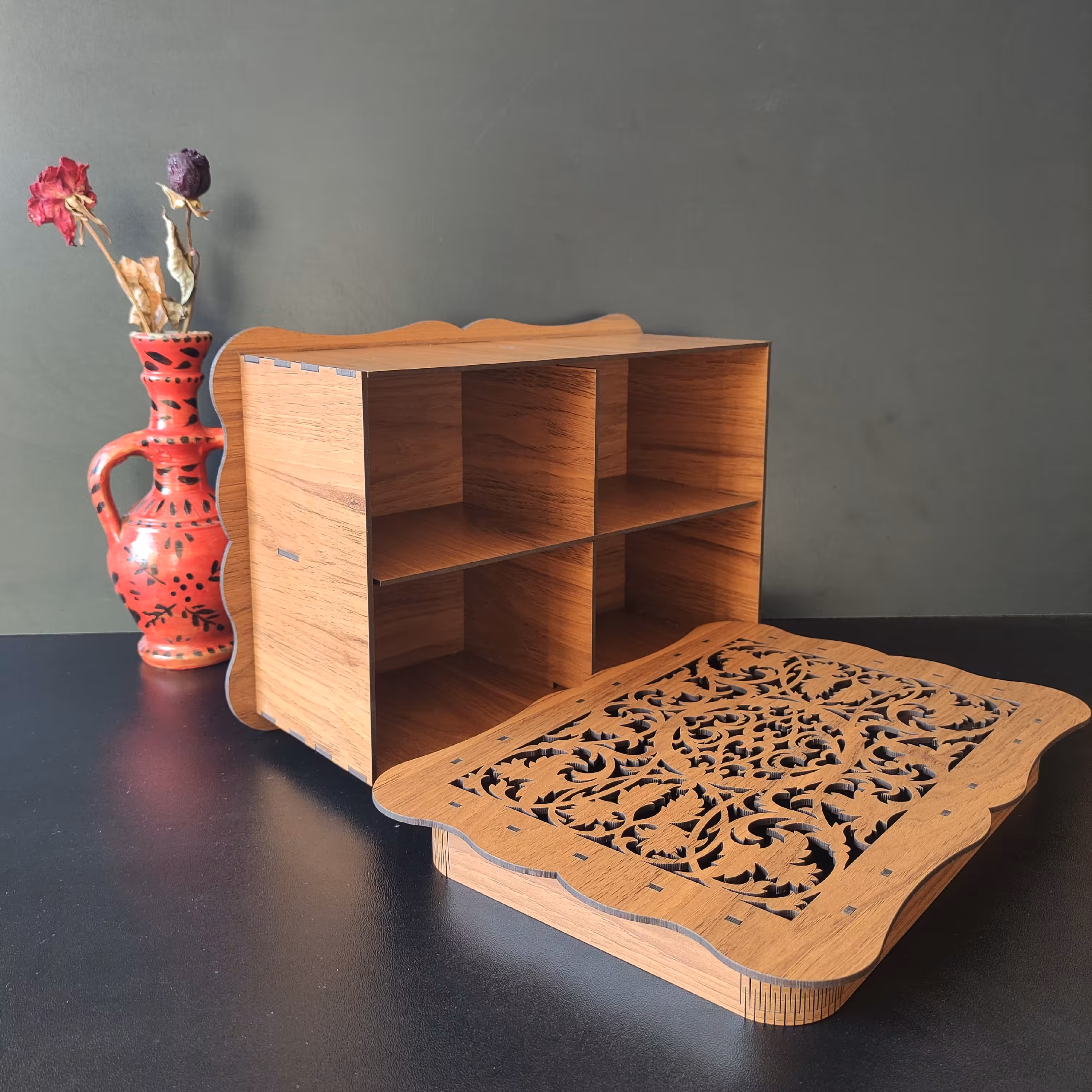 جعبه کادوی بزرگ داخل مشبک قهوه ای