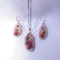 نیمست خاص و محشر عقیق طبیعی با حفظ شکل طبیعی سنگ به همراه اتصالات نقره و هنر نگارگری روی سنگ