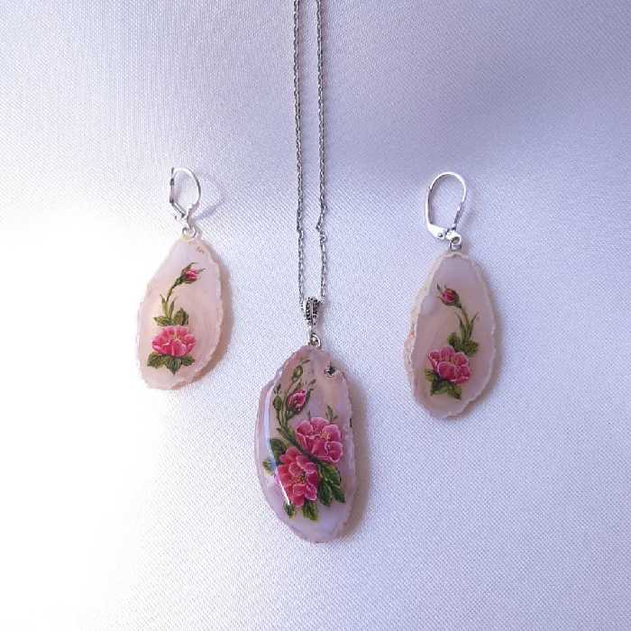 نیمست خاص و محشر عقیق طبیعی با حفظ شکل طبیعی سنگ به همراه اتصالات نقره و هنر نگارگری روی سنگ