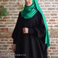 عبای لیا  جنس کرپ مازراتی  رنگبندی داره.پشت گردن دکمه خورده