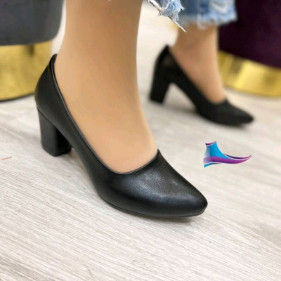 کفش پاشنه دار