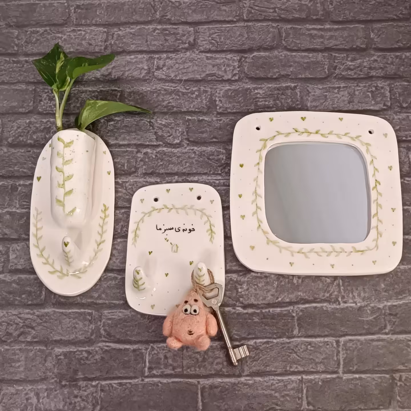 ست جاکلیدی، آینه و گلدان دیوارکوب سرامیکی دستساز  رنگ سبز