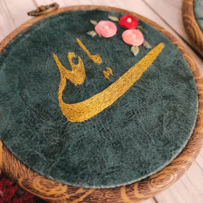 دیوارکوب گلدوزی مذهبی  مخصوص هدیه عید غدیر 