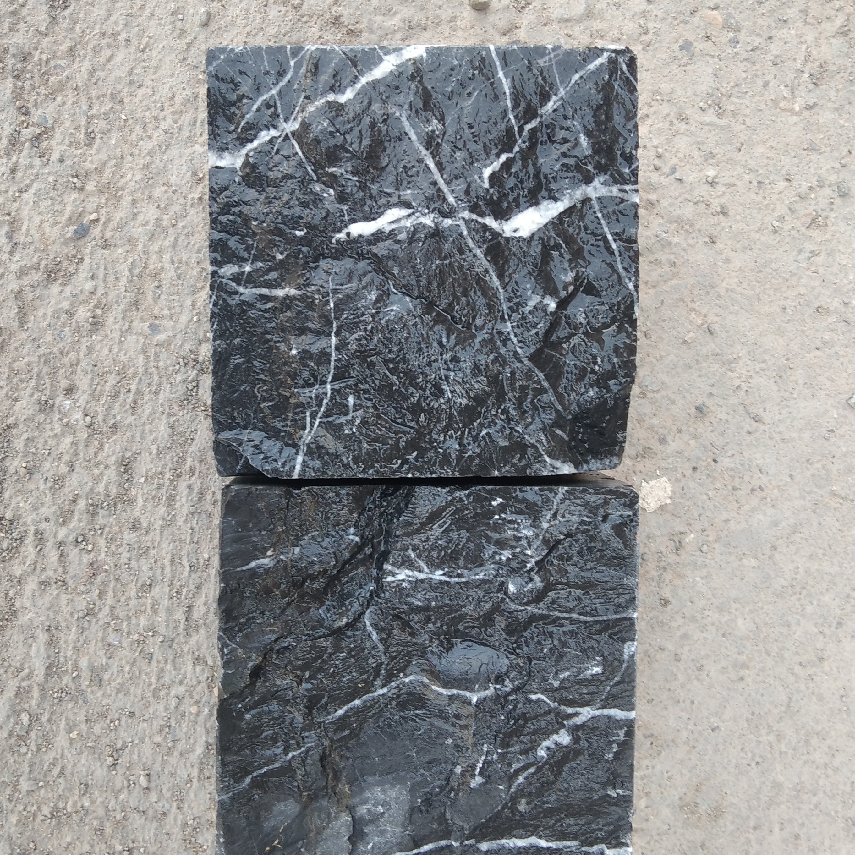 سنگ کوبیک10در10 مشکی نجف آباد 1تن