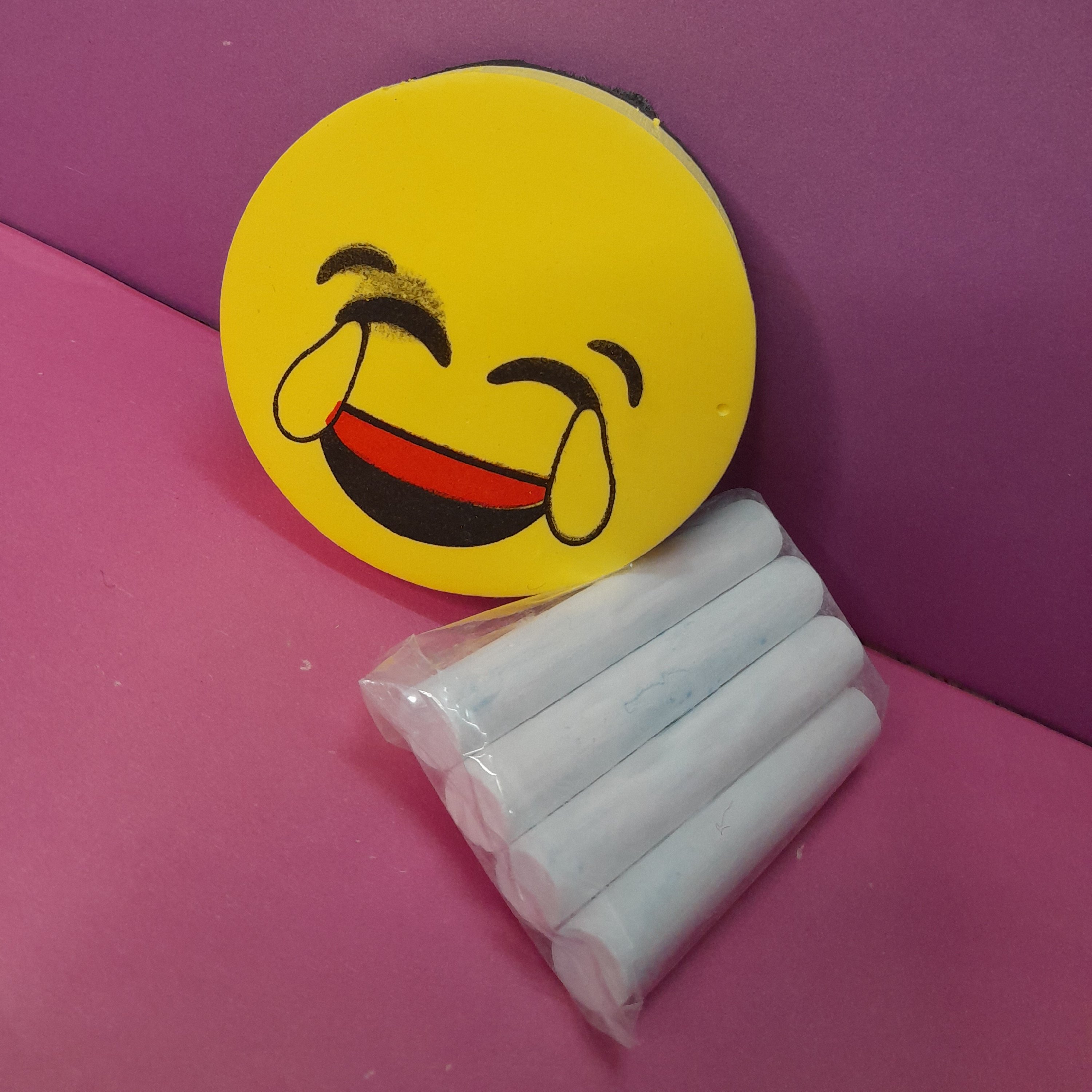 تخته پاک کن به همراه گچ