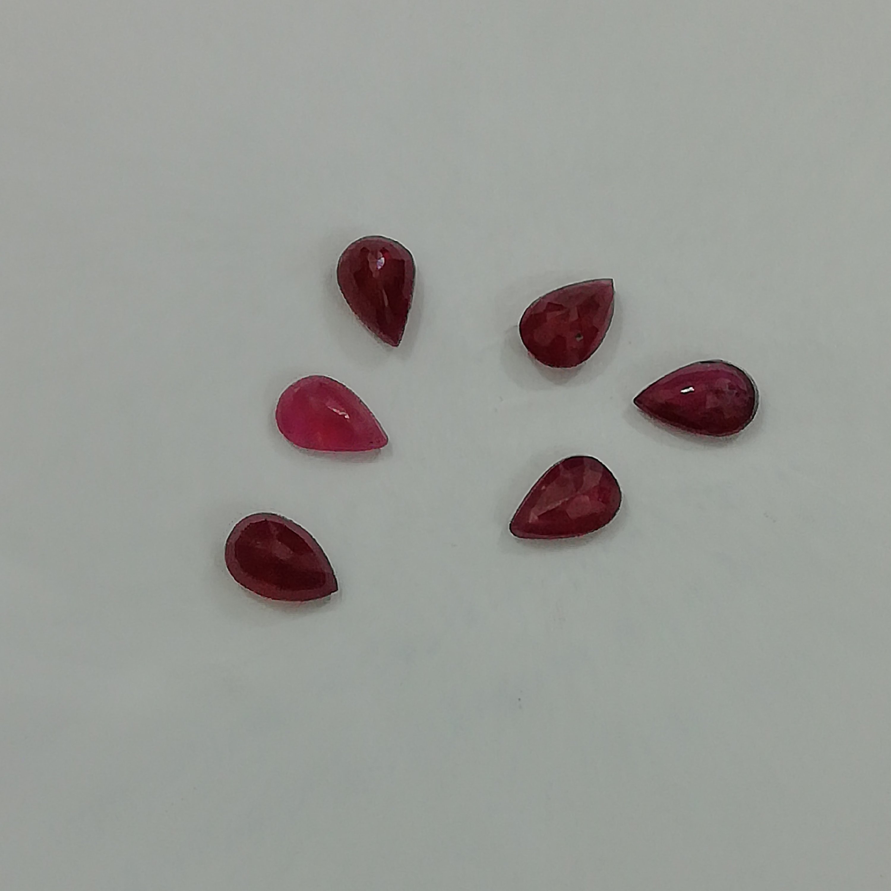 سنگ یاقوت مدل اشکی ریز