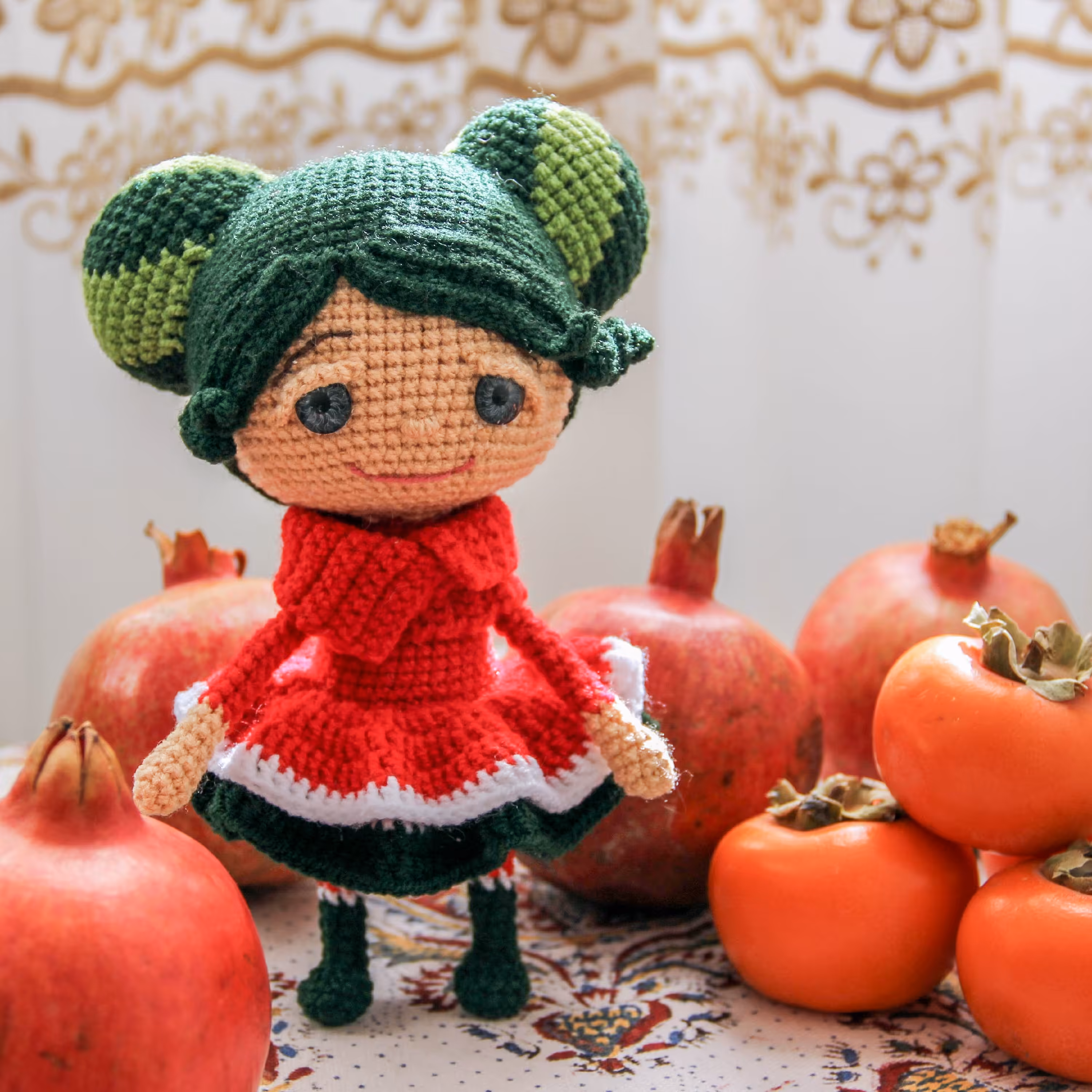 عروسک دستبافت دختر یلدایی