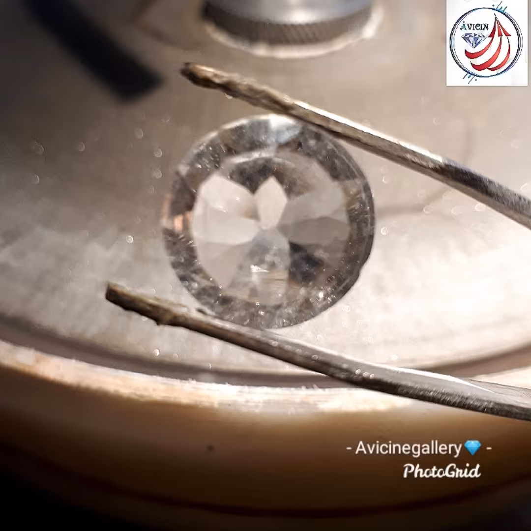 نگین کوارتز تراش جواهری طرح سنجاقک