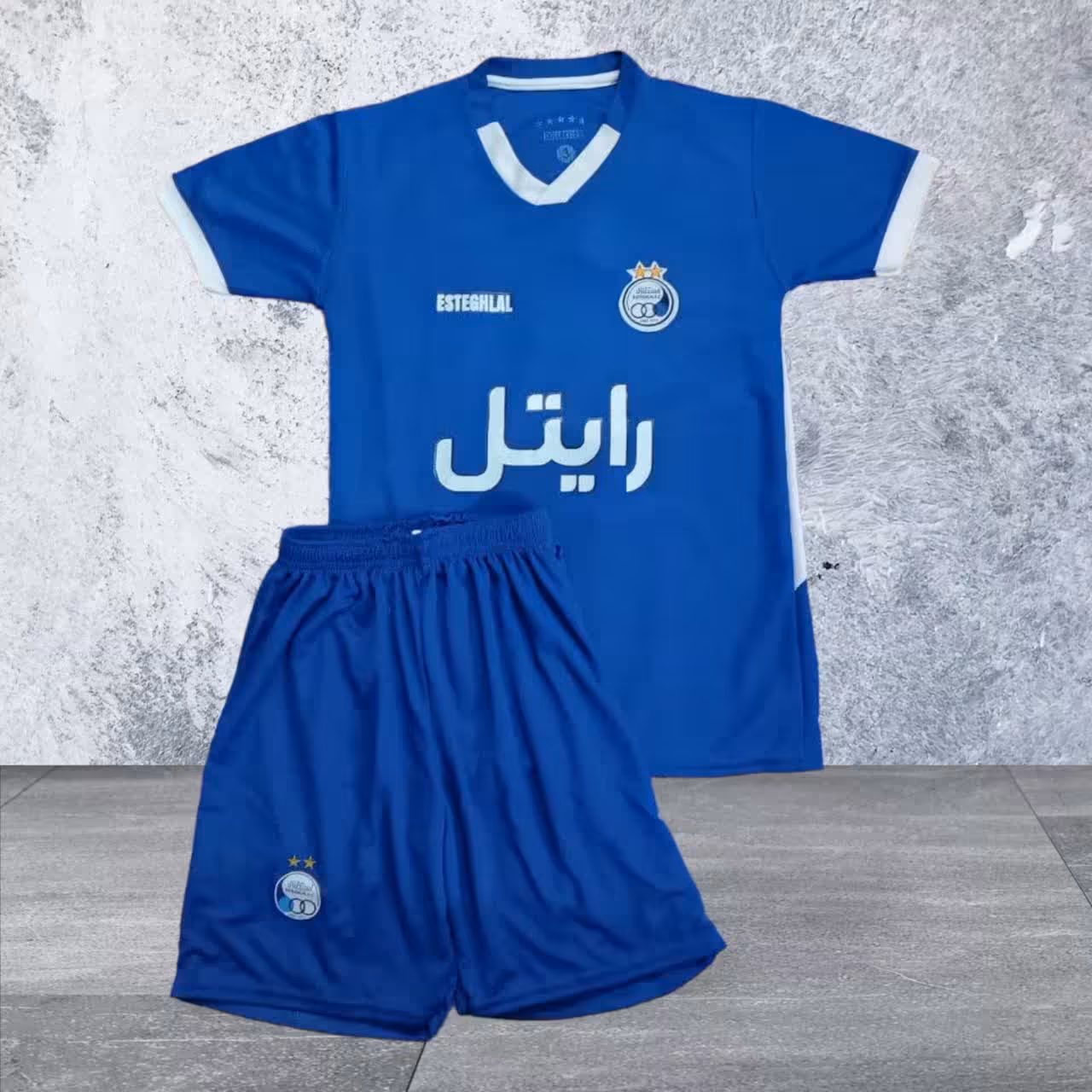 لباس و شورت ورزشی تیم فوتبال استقلال با مدل  مهرداد محمدی  
