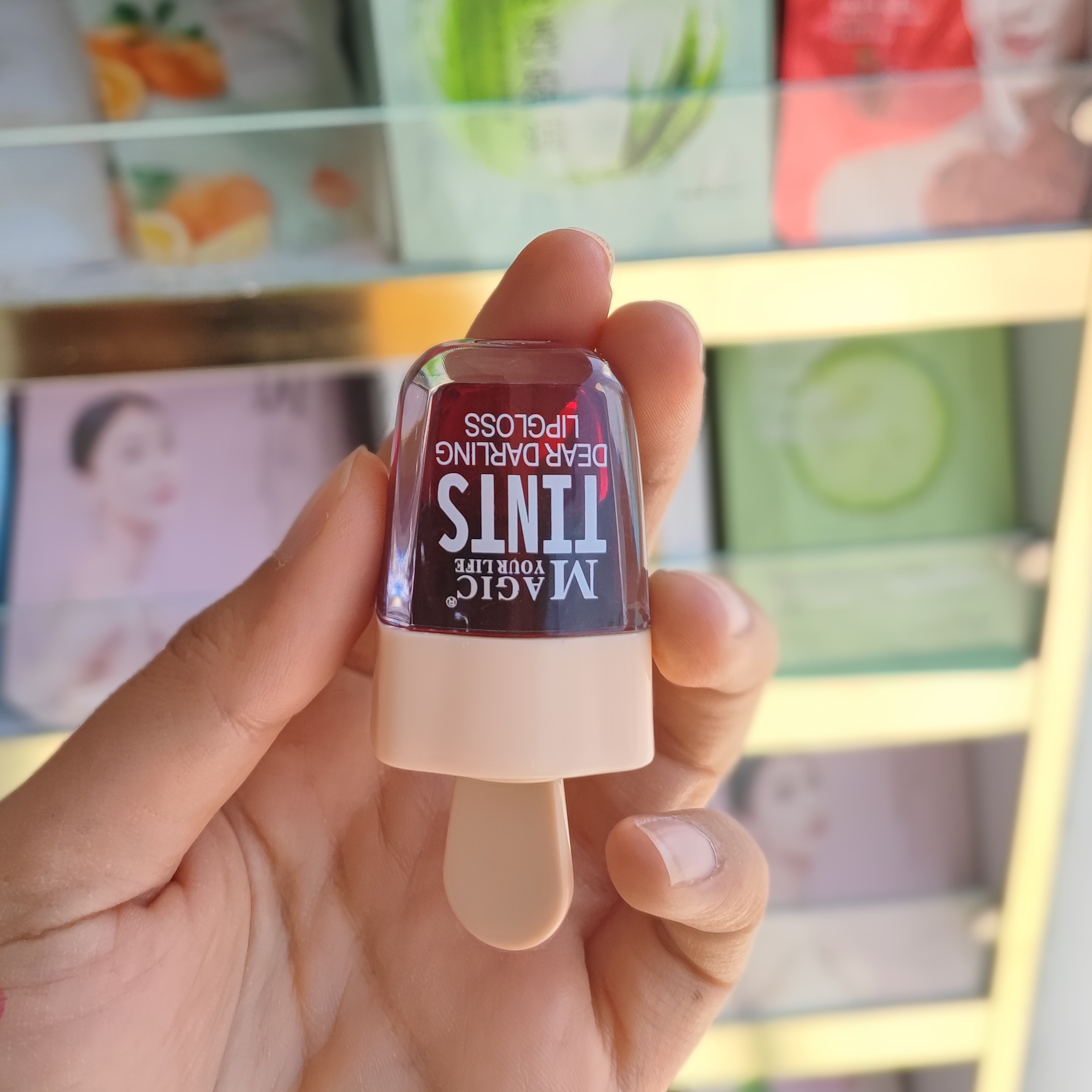 تینت لب طرح بستنی کرمی رنگ قرمز خوشرنگ