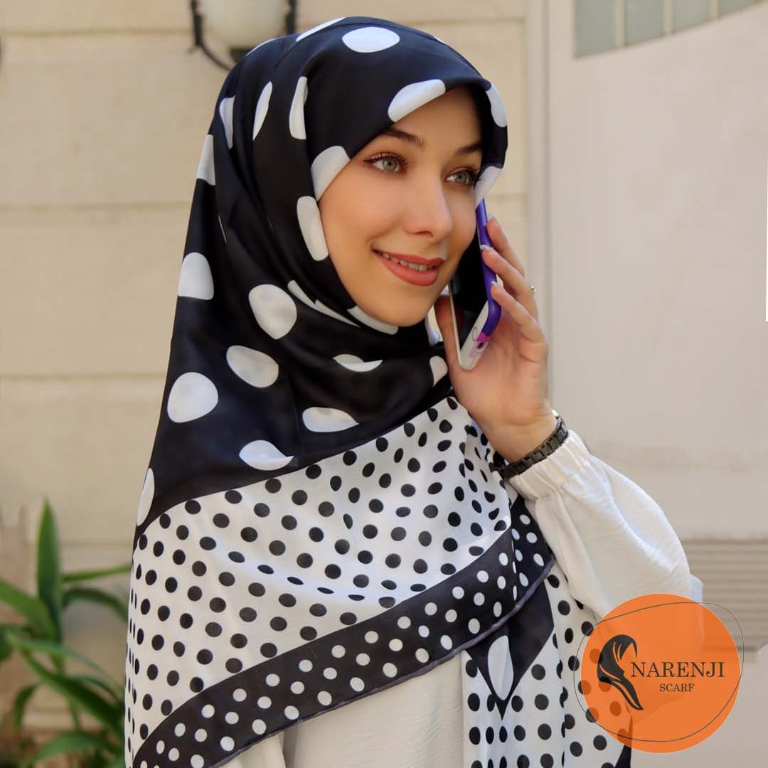 روسری نخی  قواره بزرگ خال خالی سفید مشکی