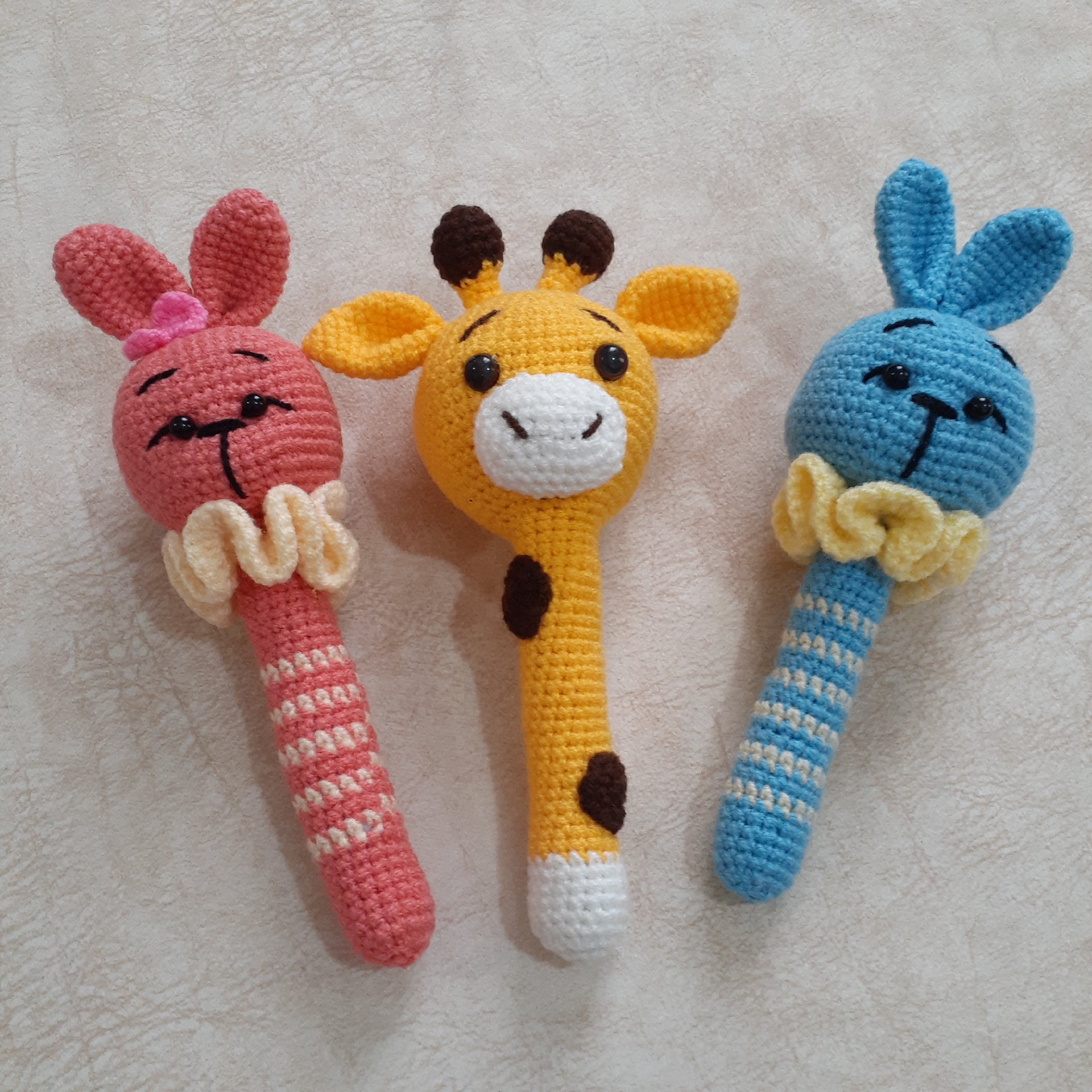 جغجغه دستبافت کودک رنگ وطرح دلخواه مشتری 