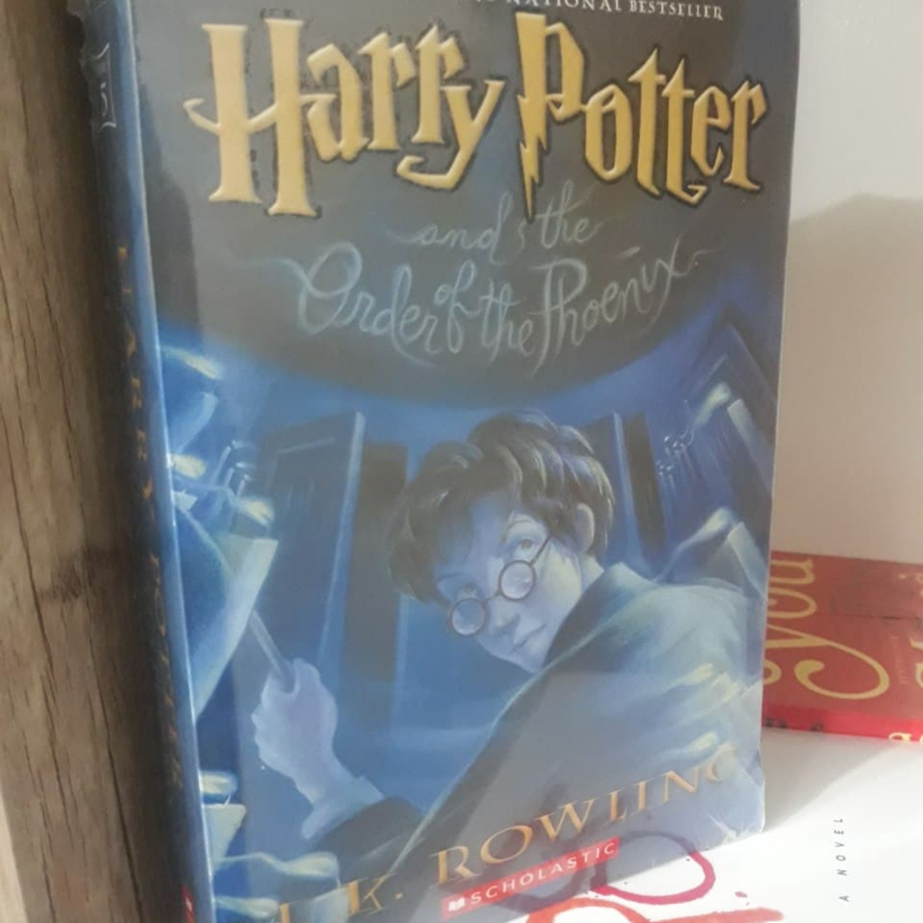 کتاب زبان اصلی Harry Potter and the Order of the Phoenix (هری پاتر و محفل ققنوس) - طرح جلد نوستالژی