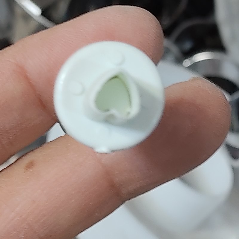 کاتر قلب فشاری خیلی ریز مخصوص تزیین کیک و.... با قطر ا سانت کاتر فشاری قلب کاتر فنری