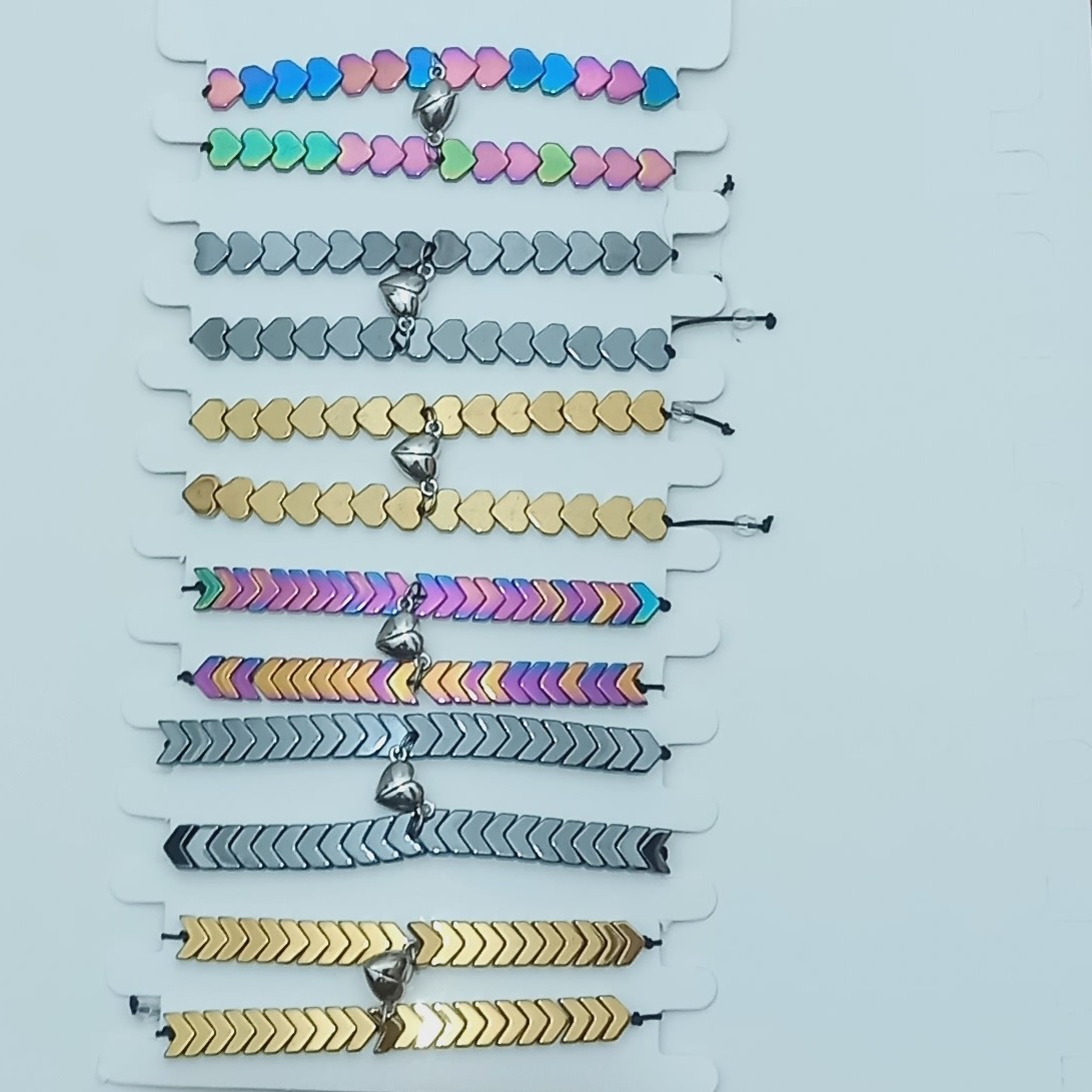 دستبند حدید مگنتی  در دوطرح فلش و قلب در4رنگ 