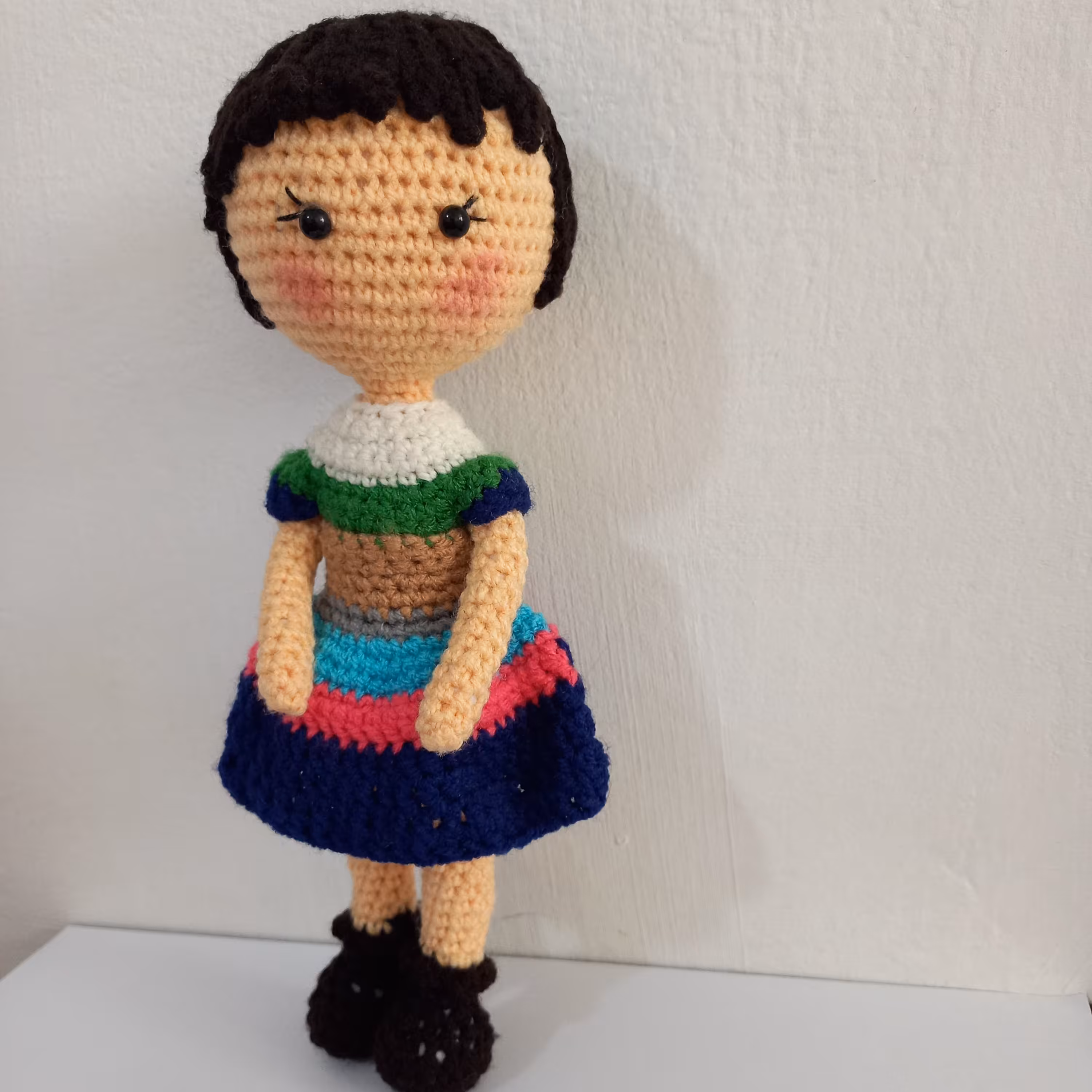 اسباب بازی عروسک بافتنی دختر   همراه با هدیه