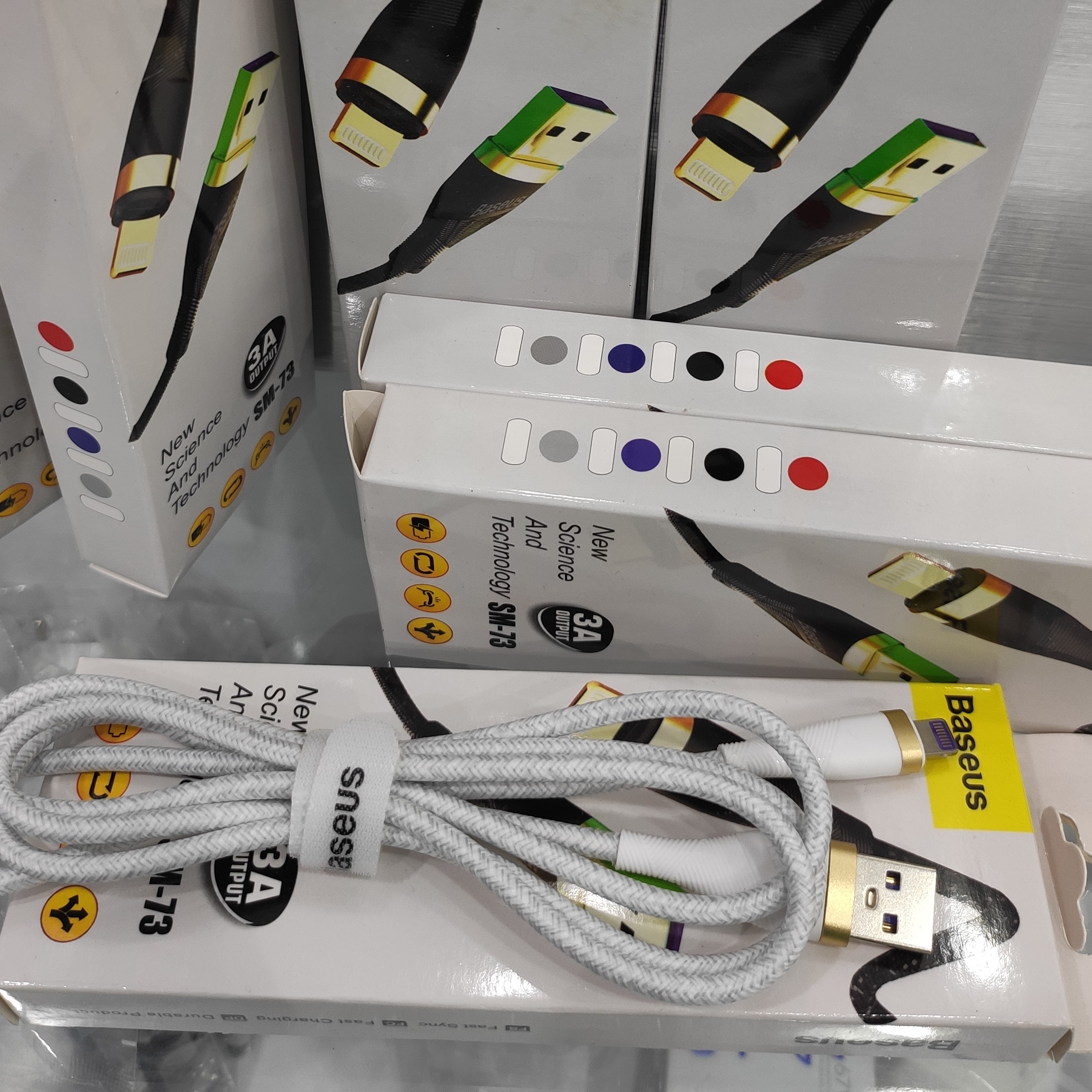 کابل شارژ آیفون برند بیسوز