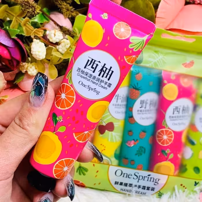 کرم نرم کننده دست و صورت فوق‌العاده سبک و زود جذب