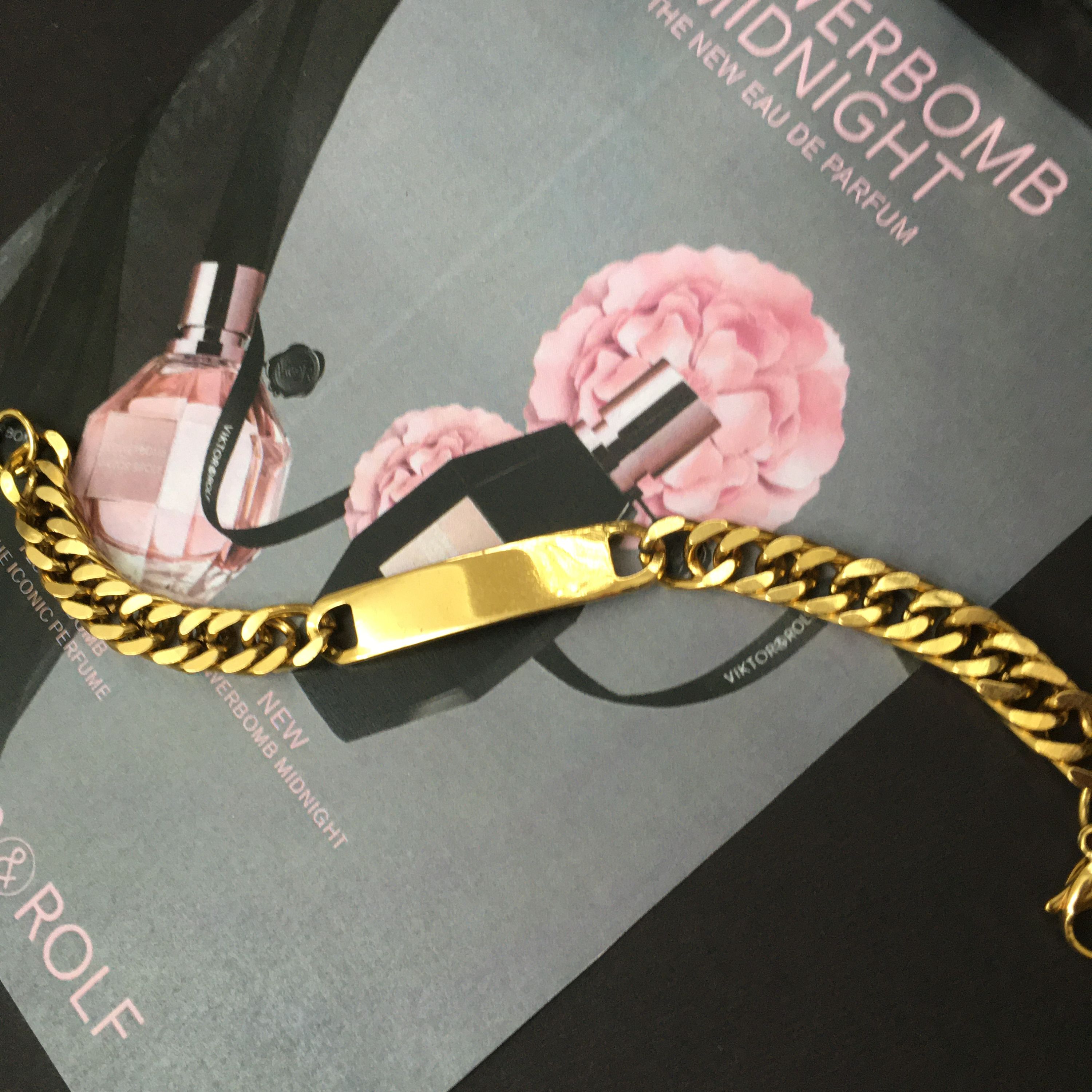 دستبند کارتیر استیل پلاک دار پهن رنگ طلایی طرح اسپرت مناسب آقایان و بانوان