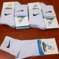 تولید جوراب نیم ساق اسپورت درجه یک کیفیت فوق العاده عالی زیبا بادوام سفید و رنگبندی داریم فروش عمده و تکجین درجه یک