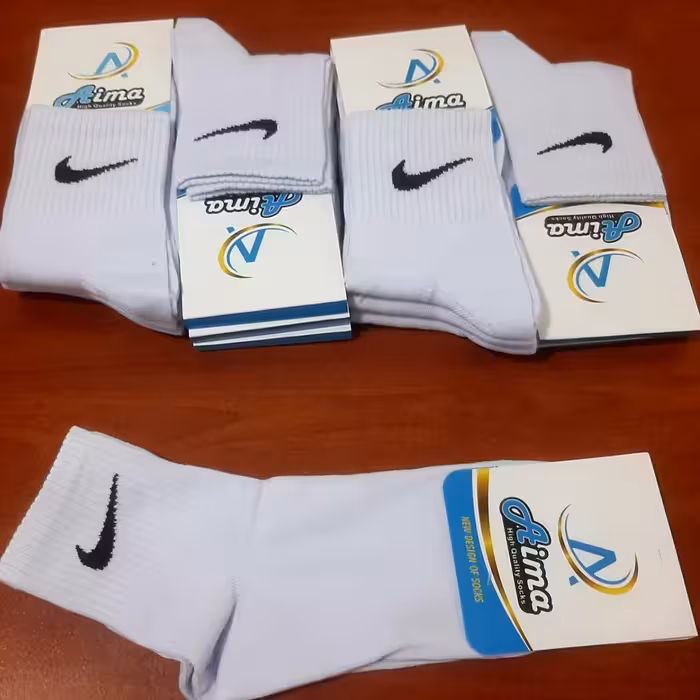 تولید جوراب نیم ساق اسپورت درجه یک کیفیت فوق العاده عالی زیبا بادوام سفید و رنگبندی داریم فروش عمده و تکجین درجه یک