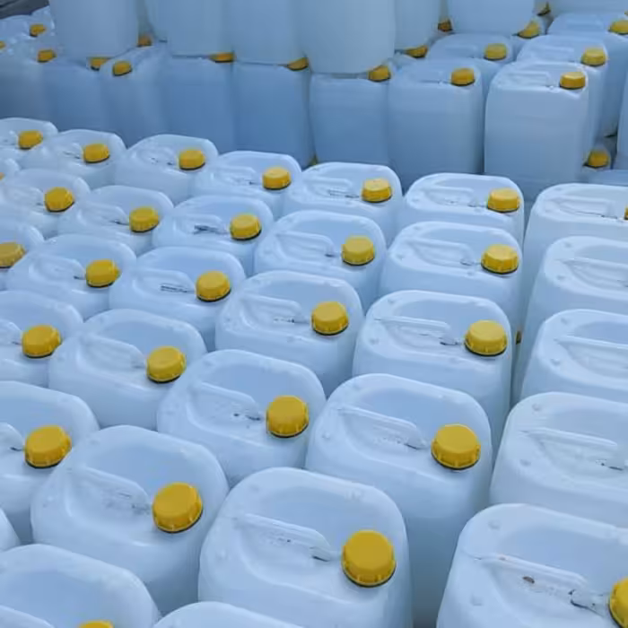 وایتکس 20 لیتری درصد بالا که باید 3 برابر اب بهش زد تا بشه وایتکس بازاری